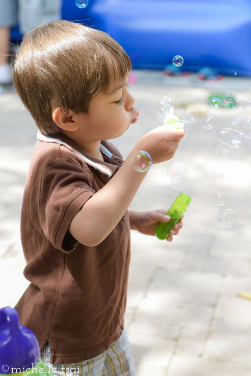 So, so thankful for the extra parents' helping hands who took the boys out and started them off on bubbles with the girls, er, their MOMS, finished the sewing project.