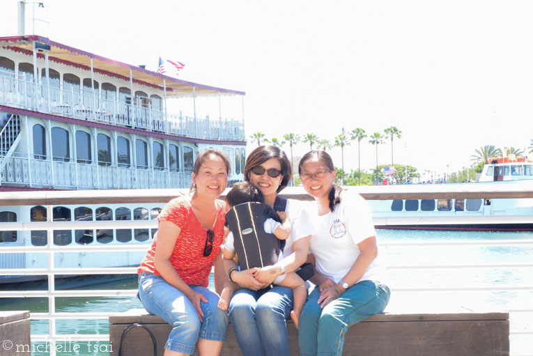 Lauren took this one of us after lunch at Chili's. Dae-Son, (lovely mommy in the middle) was one of my apartment-mates back in the day. It's been NINE years since we'd last seen each other and lookit her now- busy mama of 3!