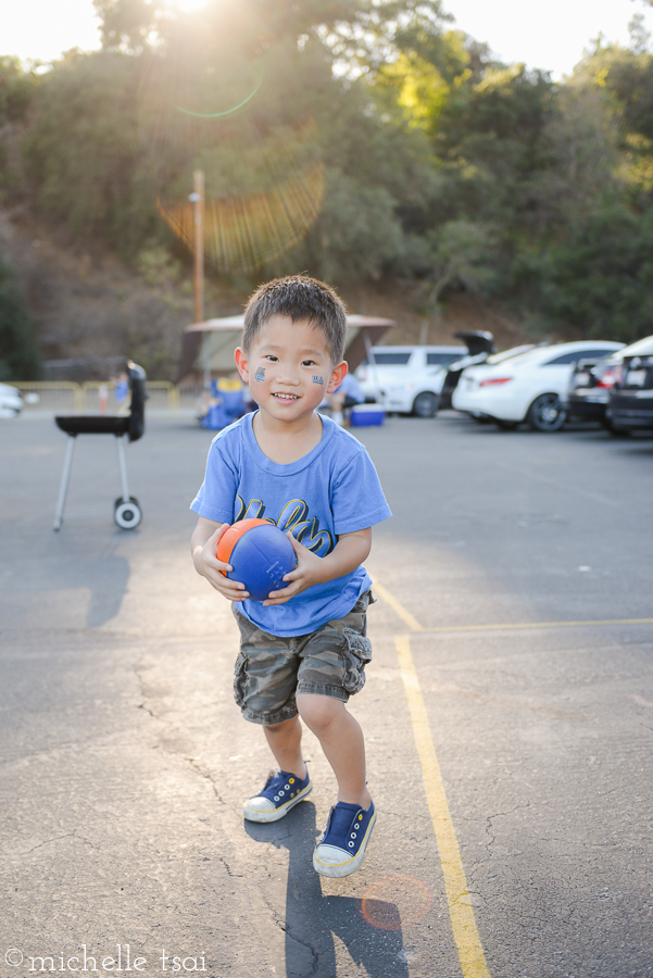 Because he'd much rather be running and playing with his siblings instead. Okay fine, guess I can't blame him. Ah but the light!