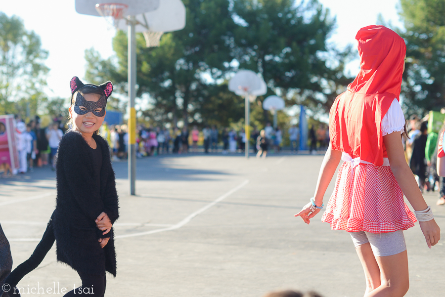 Allie finally decided to break free from princesses and went with a black kitty costume this year. Sniff. The end of an era has arrived, my friends.