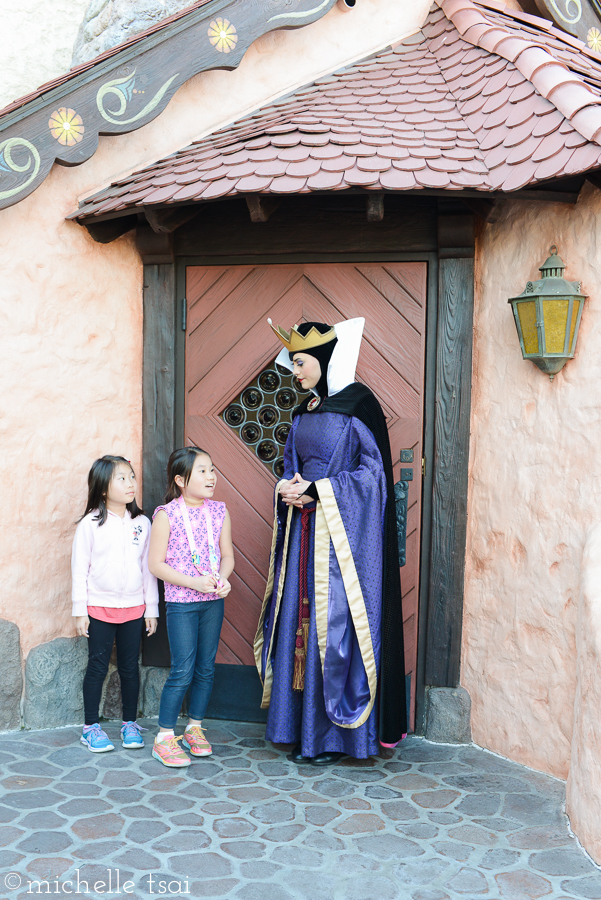 Allie was brave to chat with the Evil Queen. While Lauren (wisely) kept a safe distance and used her sister as a buffer.